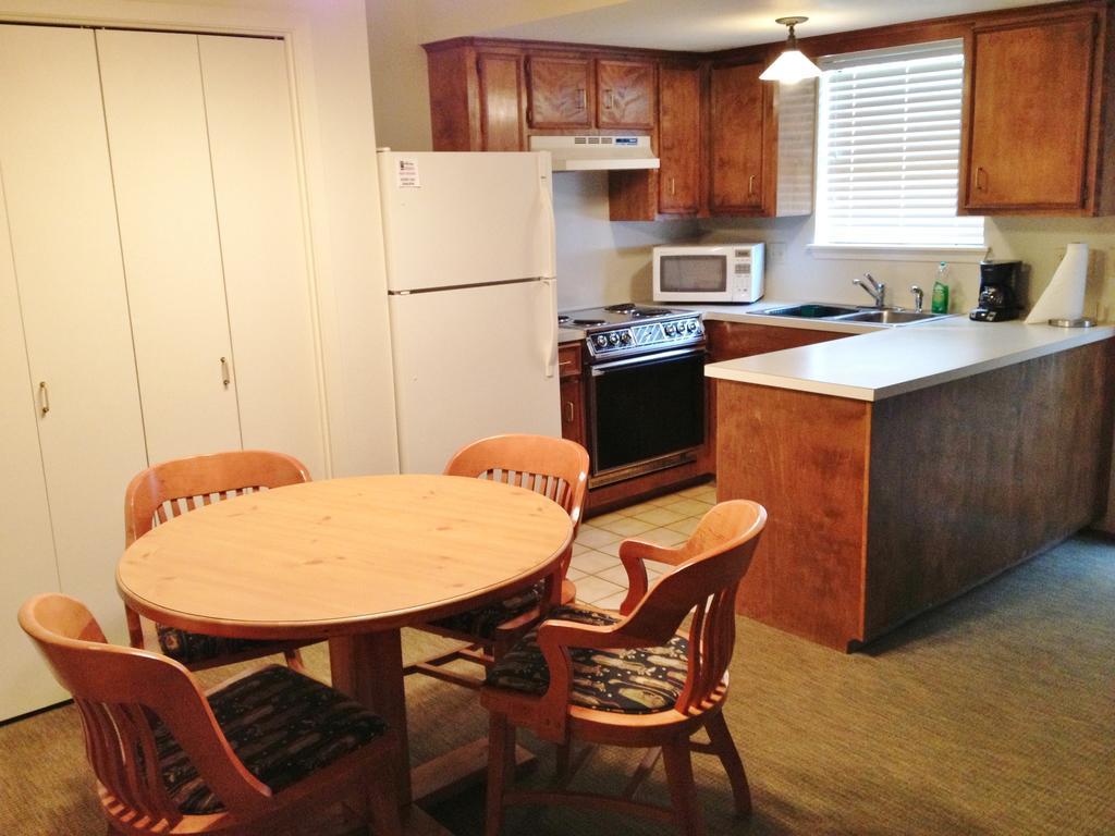 Crown Colony Villas Lufkin Chambre photo