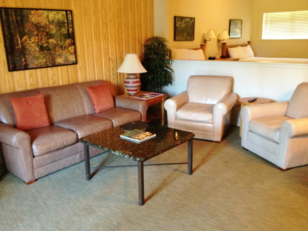 Crown Colony Villas Lufkin Chambre photo